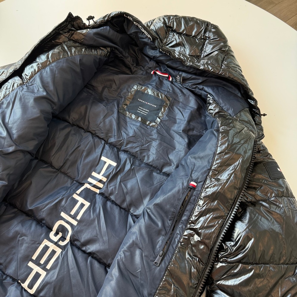 Tommy Hilfiger Pearlized Performance Hooded Puffer Jacket Black Nylon Mens XL - Picture 2 of 6